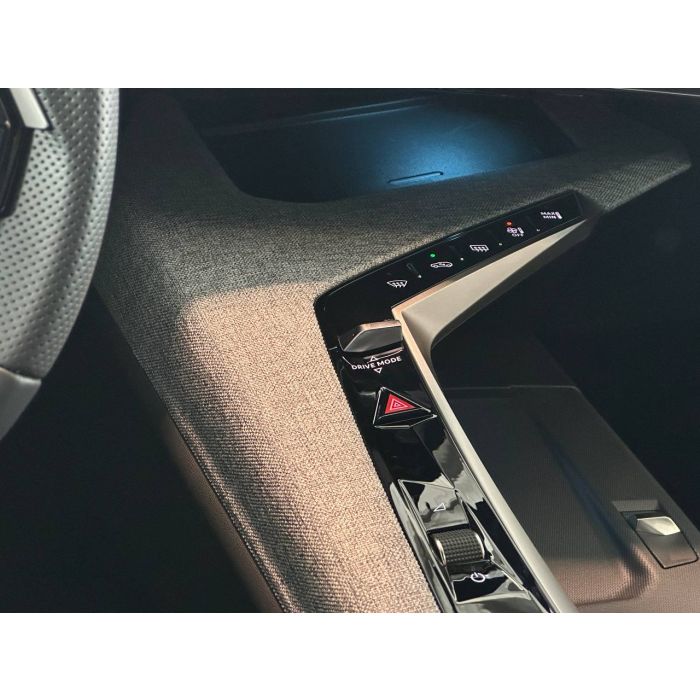 Peugeot new 3008 1,6 PT 180 AT6 GT (2025)