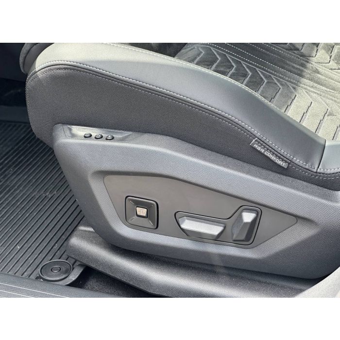 DEMO Peugeot new 3008 1,6 PT 180 AT6 GT (2025) білий