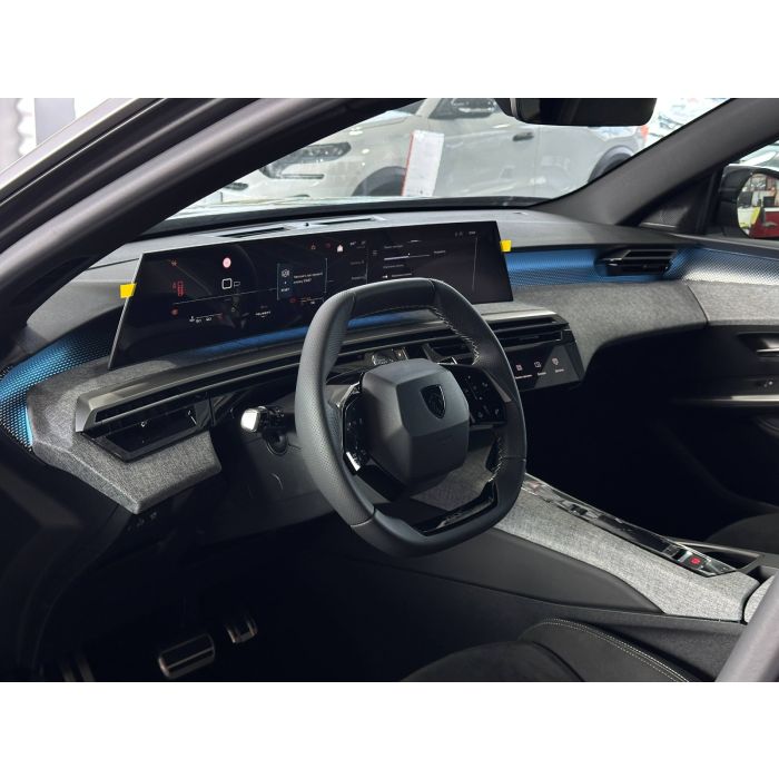 Peugeot new 5008 1,6 PT 180 AT6 GT (2025)