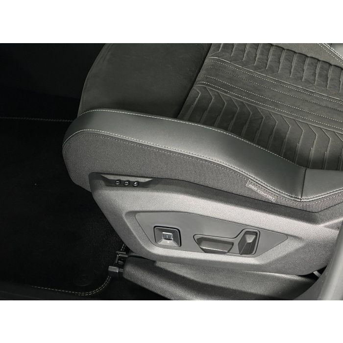 Peugeot new 5008 1,6 PT 180 AT6 GT (2025)