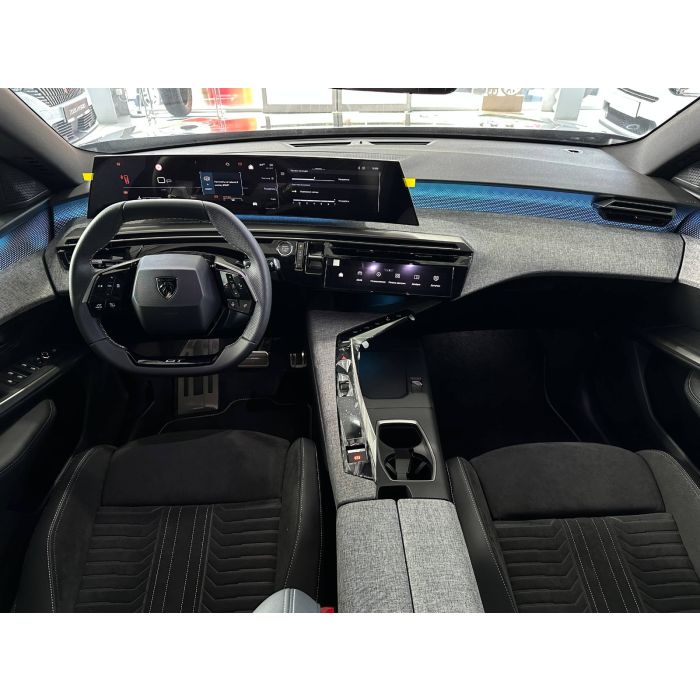 Peugeot new 5008 1,6 PT 180 AT6 GT (2025)