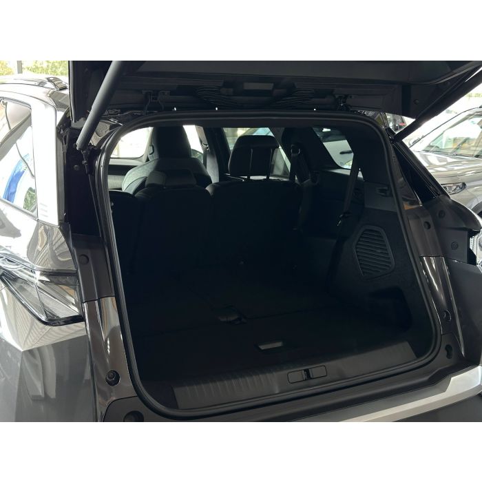 Peugeot new 5008 1,6 PT 180 AT6 GT (2025)