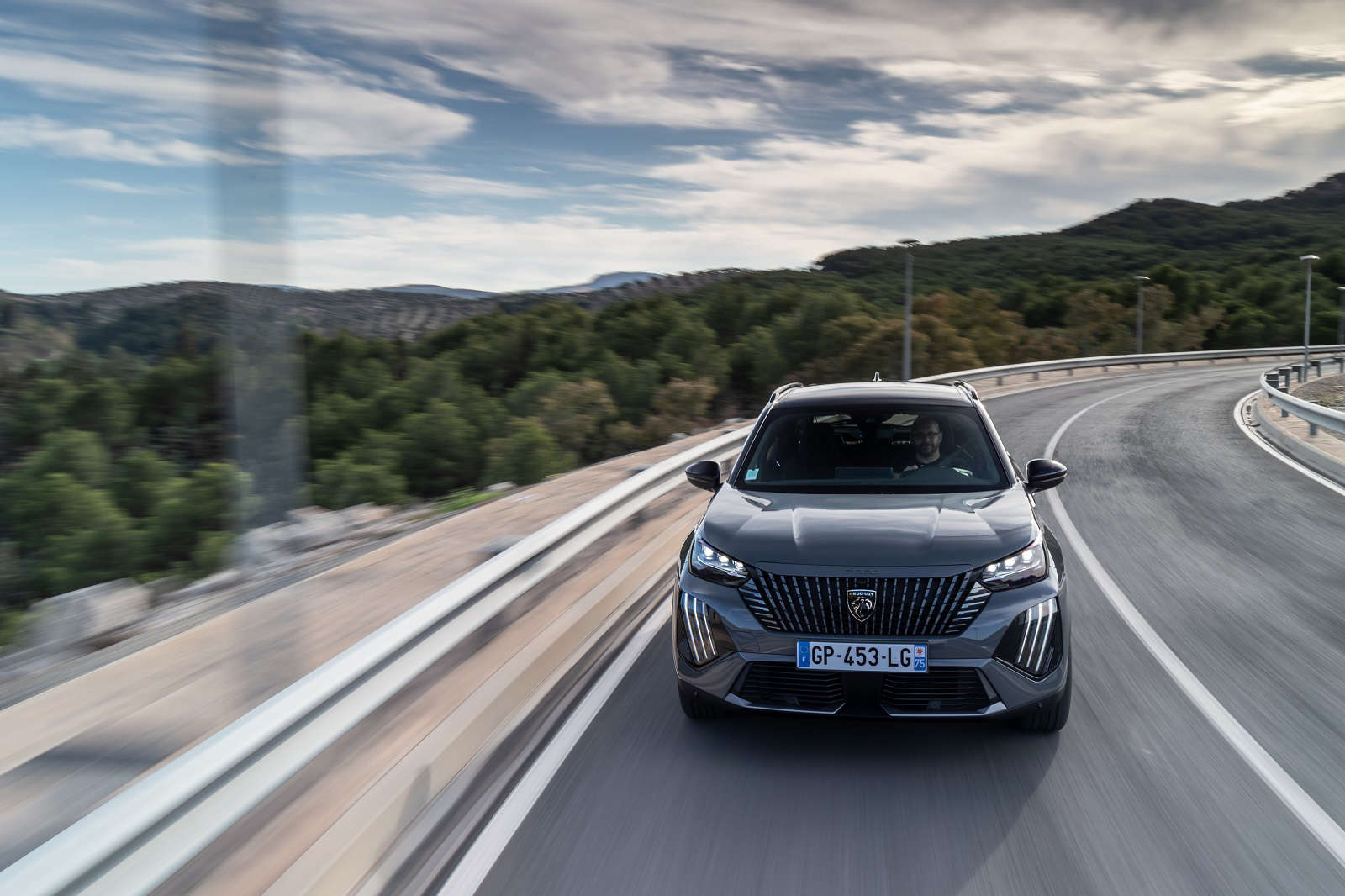 Peugeot 2008, вигляд спереду